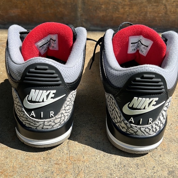 Nike Air Jordan 3 Black Cement 2018 in excellent condition. Men’s size 8.5 - Picture 3 of 9